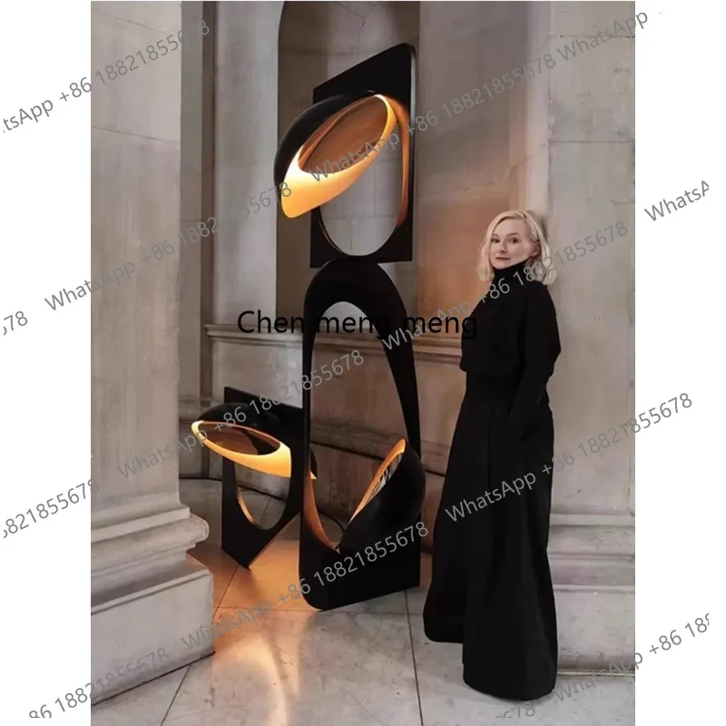 Vertical light sculpture floor lamp is simple, modern, retro and high-end