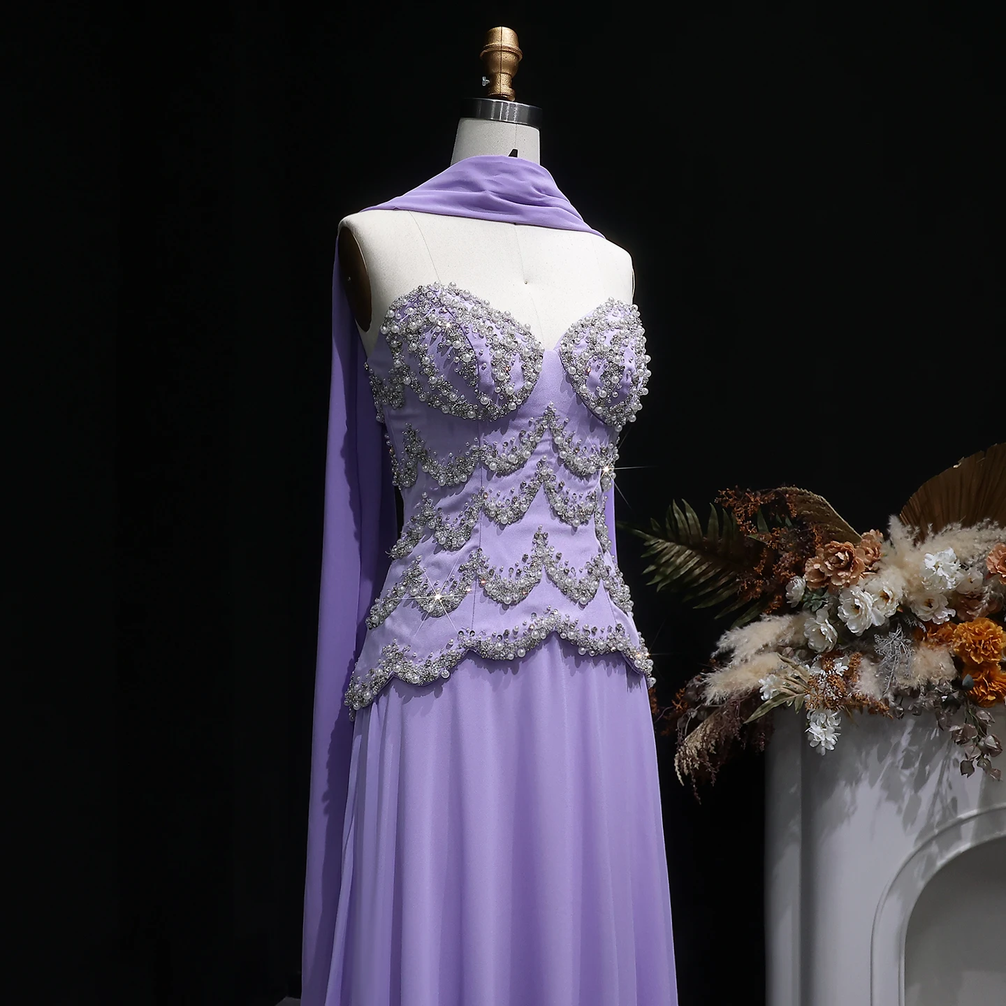 Sharon Said Lila Elegantes Abendkleid mit Schal Luxuriöses Perlenbesetztes Paillettenbesetztes Formelles Anlass-Partykleid für Damen SS753 Maßgeschneidert – Detail 6