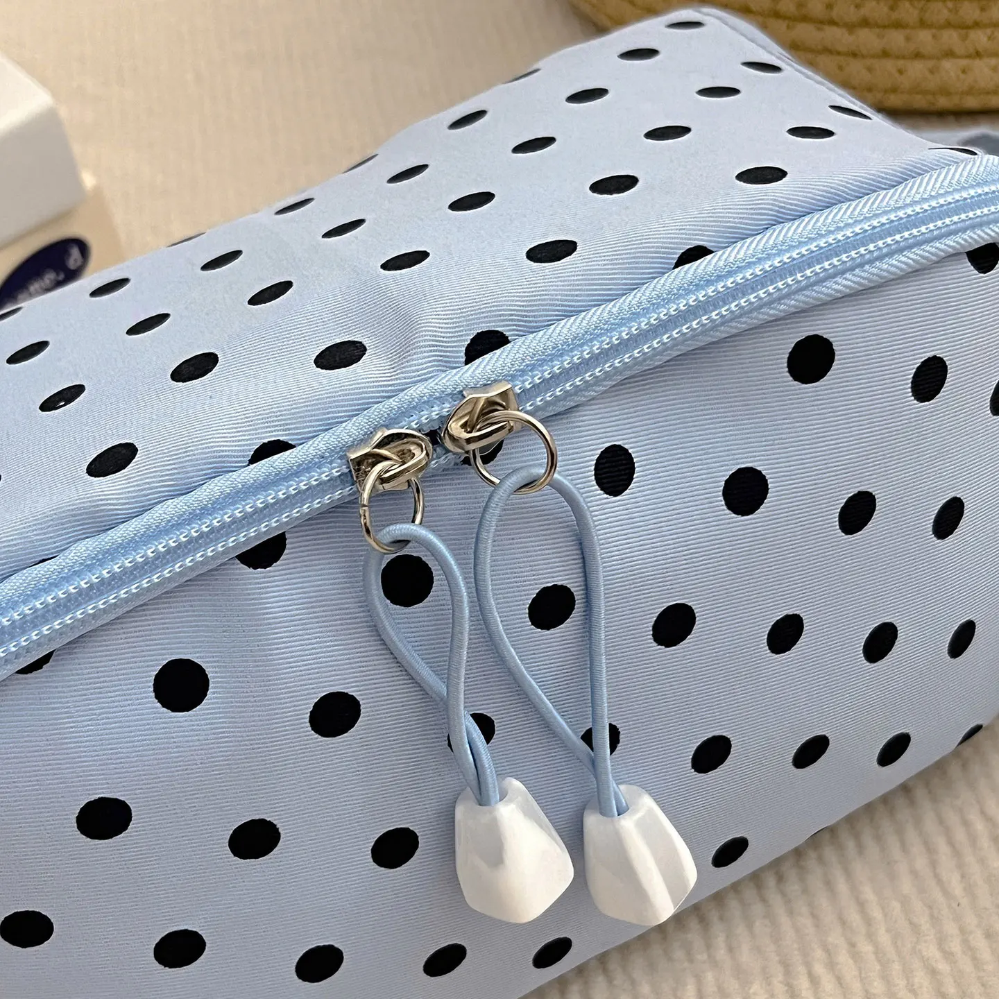 Große offene Make-up-Tasche, dreidimensionale vertikale Desktop-Reisetasche, vielseitige Wellenpunkt-Aufbewahrungstasche für Kosmetik – Detail 7