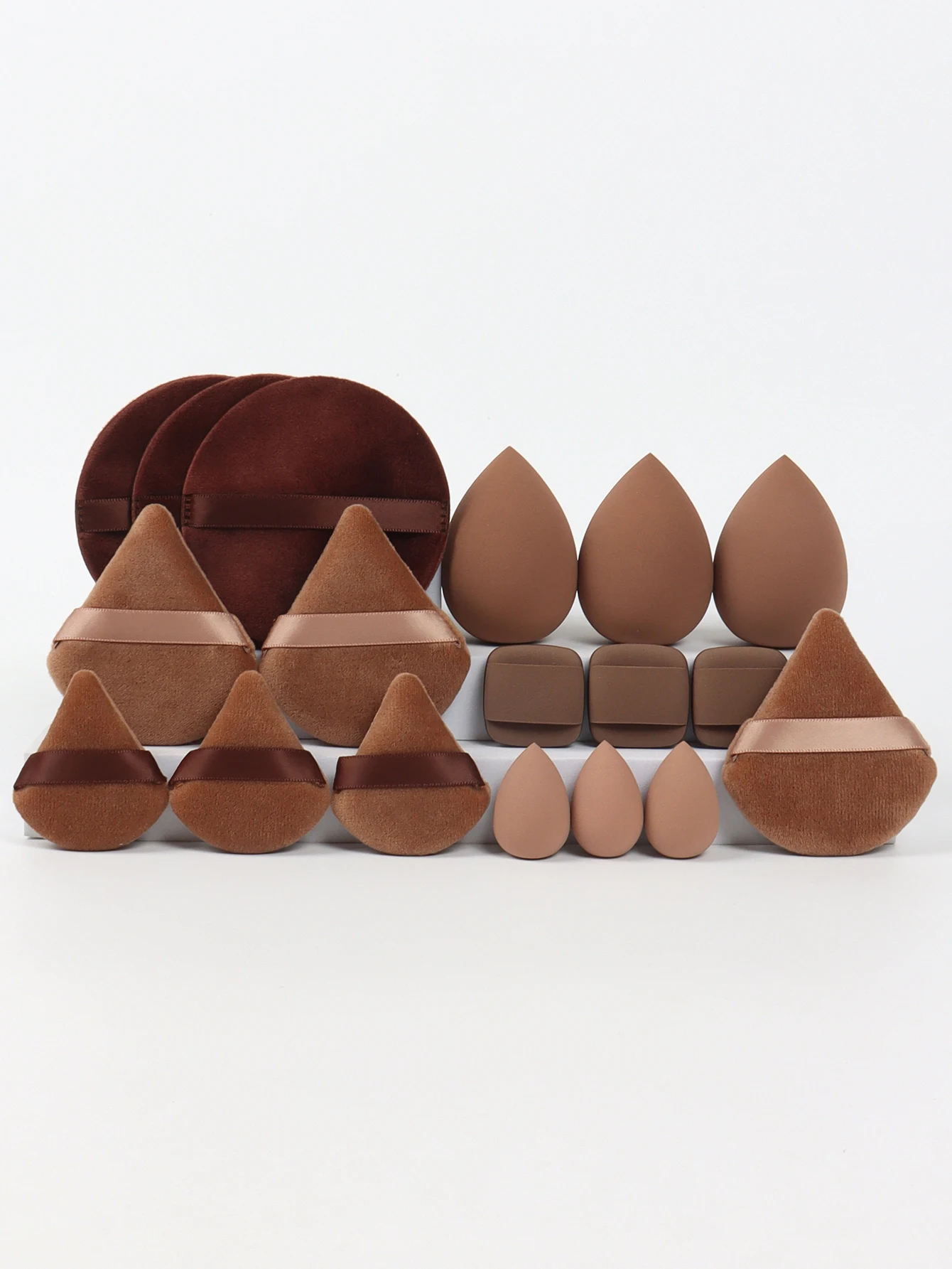 18 รายแรกของแผ่นล้างเครื่องสําอางแบบผ้าพันแผลใช้น้ํายาล้างเครื่องสําอางและแป้งเพื่อปกปิดฝ้า มิกซ์บีบีครีม รองพื้นชนิดน้ํา