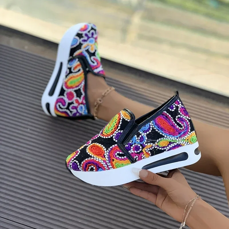 

Pop Women's Wedge Shoes New Spring Autumn Fashion Round Toe Floral Pattern Embroidery Mesh Platform Sneakers Increase Height Sho