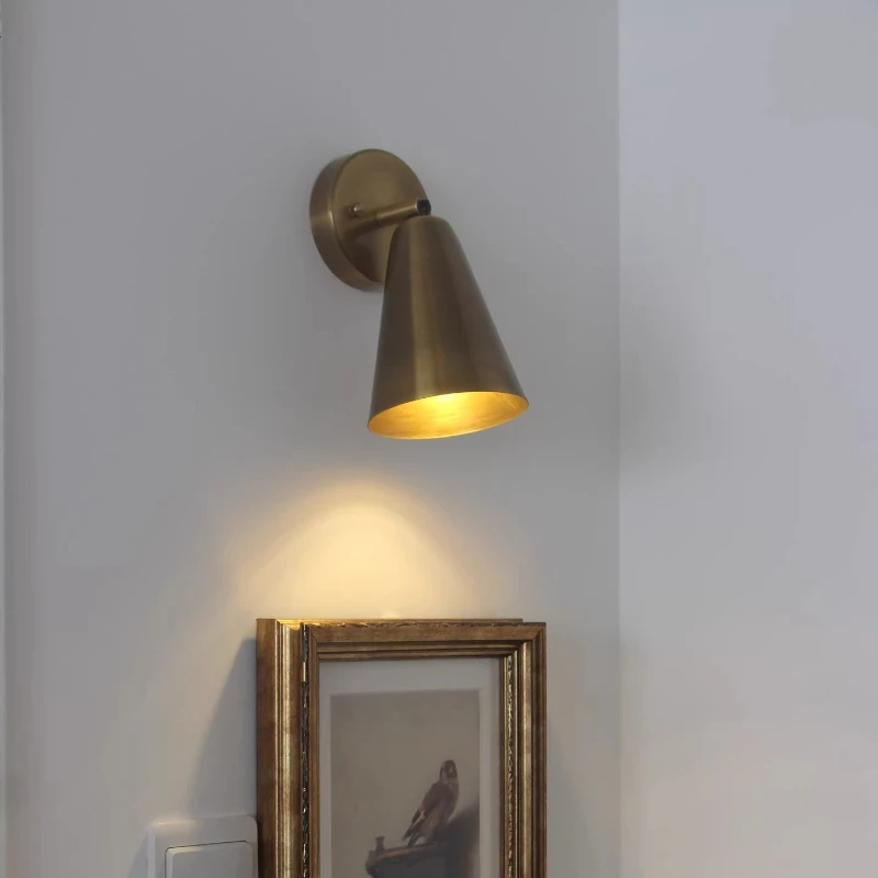 

Настенный светильник в скандинавском стиле из цельной меди, ретро-дизайн, для спальни, кабинета, прикроватный, треугольный, для кухни, кафе, ванной комнаты, зеркала, светодиодный, для интерьера дома