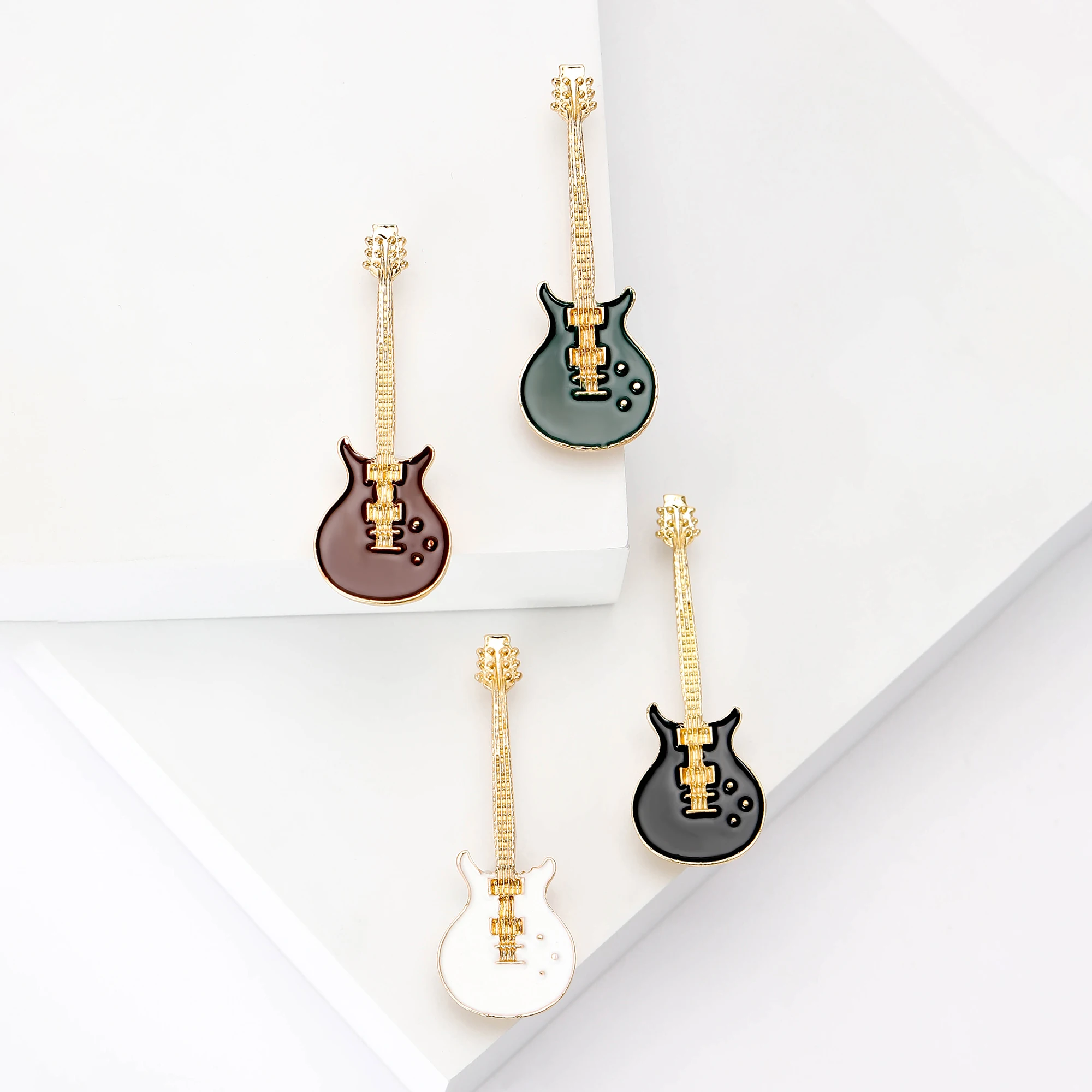 Beaut&Berry Luxury Enamel Guitar Brooches for Women Unisex Music Instrument Pins Casual Party Accessories New Year Gifts Friends - view 3