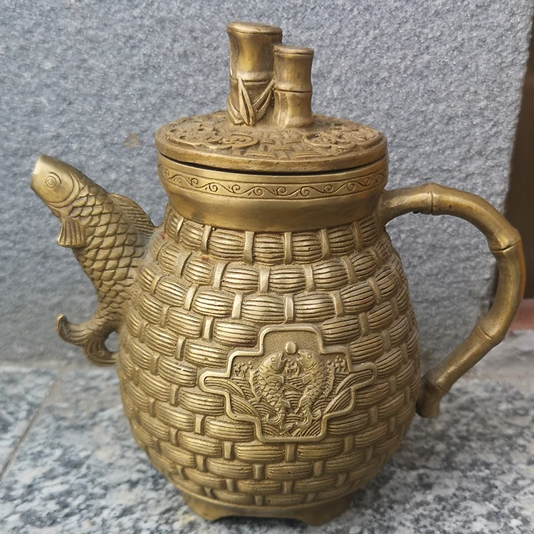 Antique bronze ware every year, there are fish pure copper teapot, tea pot, brass teapot, pure bamboo basket, copper teapot