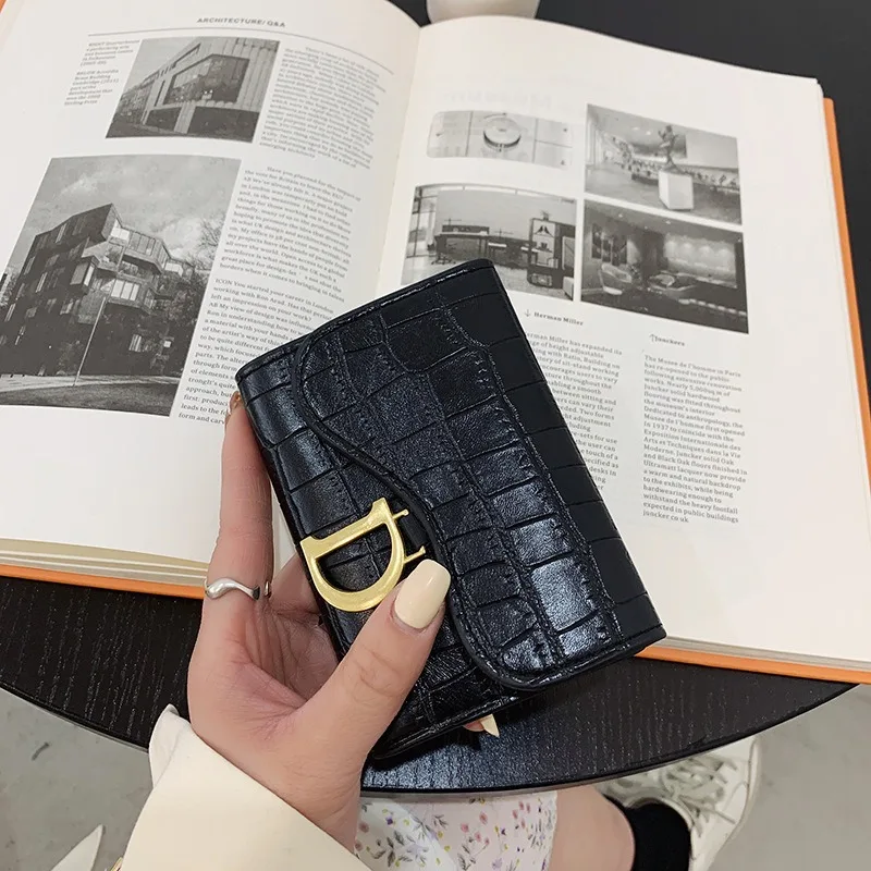 New wallet for women, compact and stylish, crocodile pattern, large capacity, multiple card slots, ultra-thin, short design.