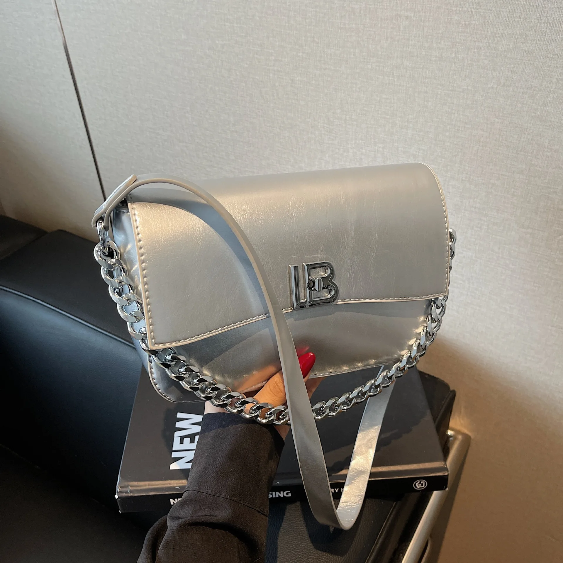 

2026 Новая модель, роскошная дизайнерская сумка через плечо, однотонная сумка в стиле ретро, женская сумка, повседневная сумка для отдыха, модная сумка на плечо