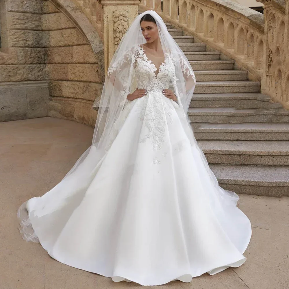 فساتين زفاف أنيقة مخصصة من الساتان مزينة بالدانتيل وأكمام طويلة ورقبة سكوب وأزرار خلفية على شكل حرف A فستان العروس فيستدوس دي نوفيا