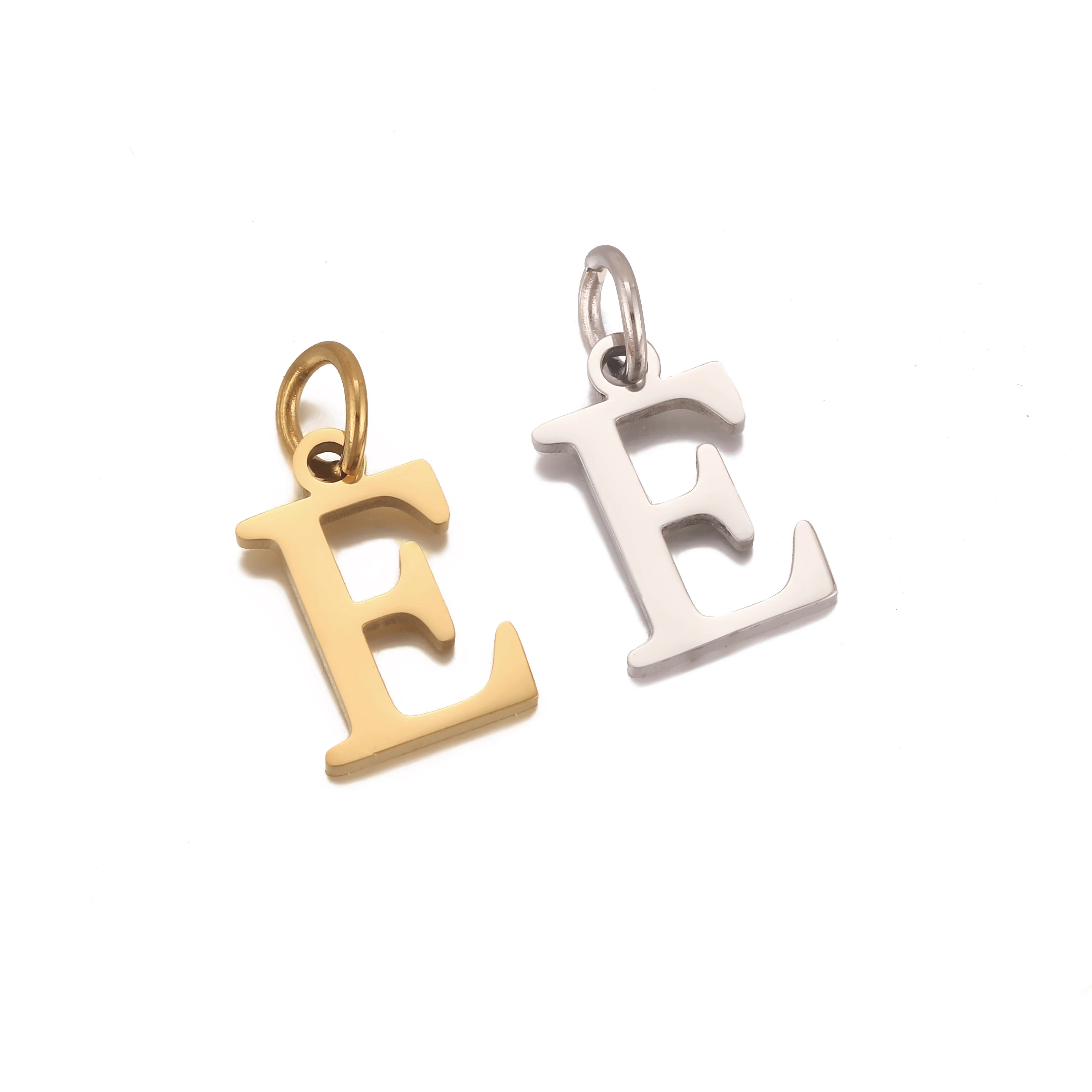 5 Stück Edelstahl Initial Alphabet Charms Fadeless Englischer Buchstabe Anhänger DIY Halskette Armband Geschenk Schmuckherstellung Zubehör