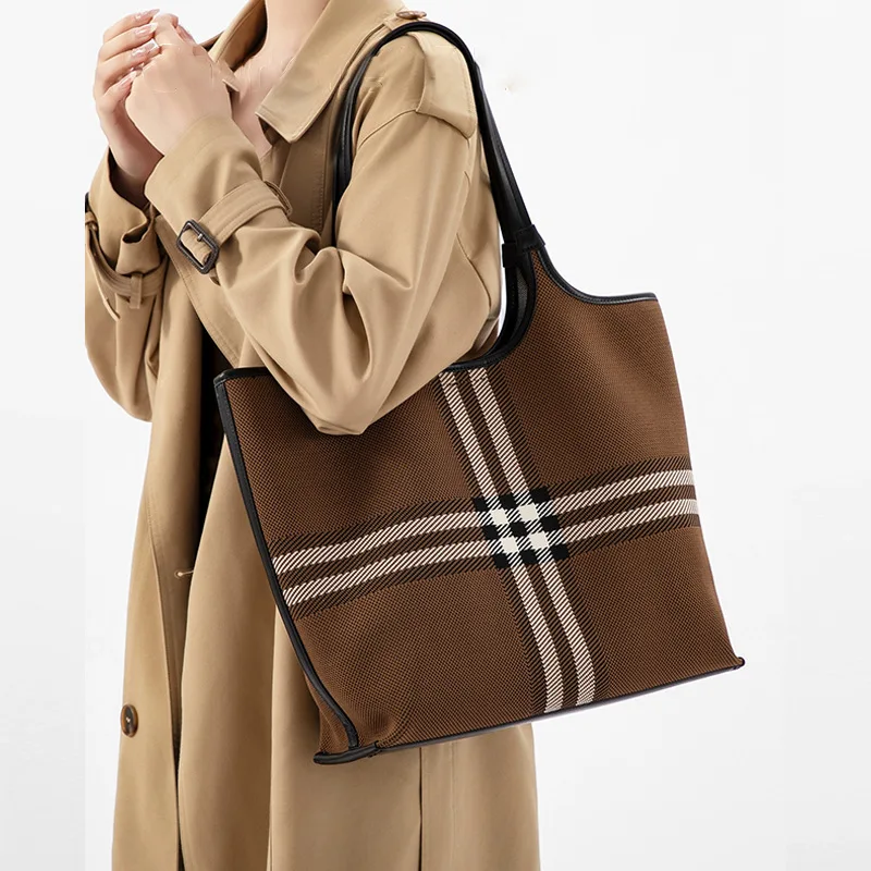 

Модная сумка с трендовым дизайном и логотипом, сумка-кроссбоди для женщин, классическая дизайнерская сумка, идеальный подарок в парижском стиле.