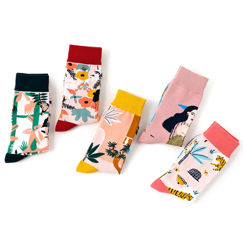 Beauty illustration small animal creative medium tube socks European and American street literature and art women\'s cotton socks