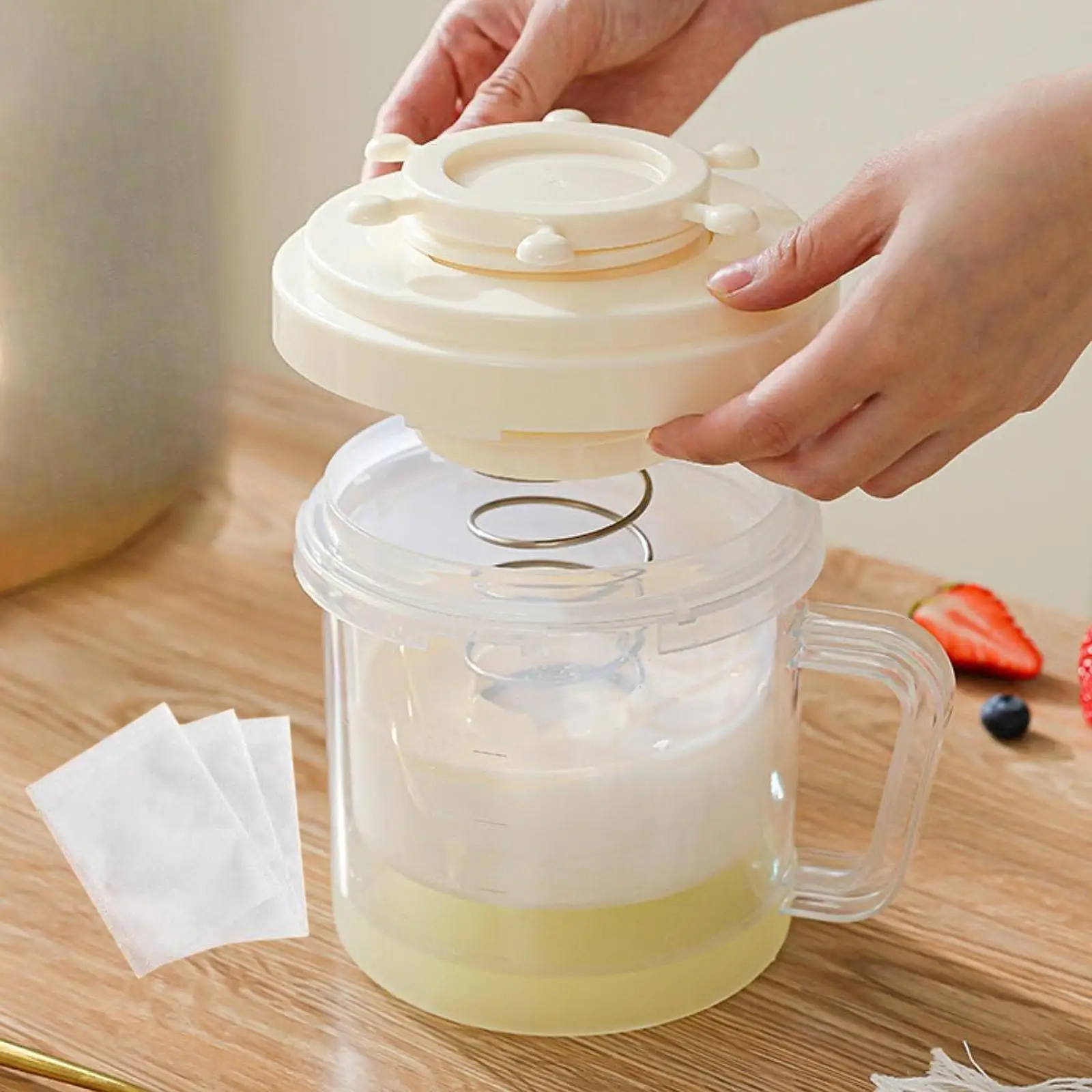 

Fine Mesh Yogurt Strainer Whey Separator with Lid for Milk Juice Cheese Filter Home Kitchen Cabinet Refrigerator Storage