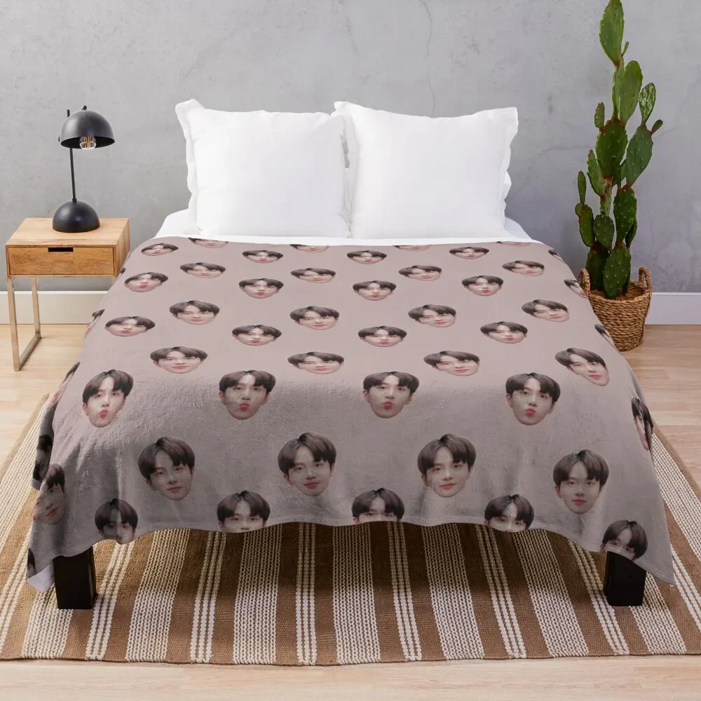 

Ateez Jongho Head Pattern Musky Pink Throw Blanket Soft Plush Plaid Sofa Quilt Blankets