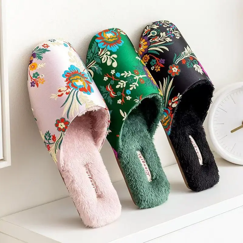 2024 New Women\'s Autumn Winter Embroidered Cotton Slippers Soft Sole Non Slip Plush Warm High Quality Home Silk Slippers