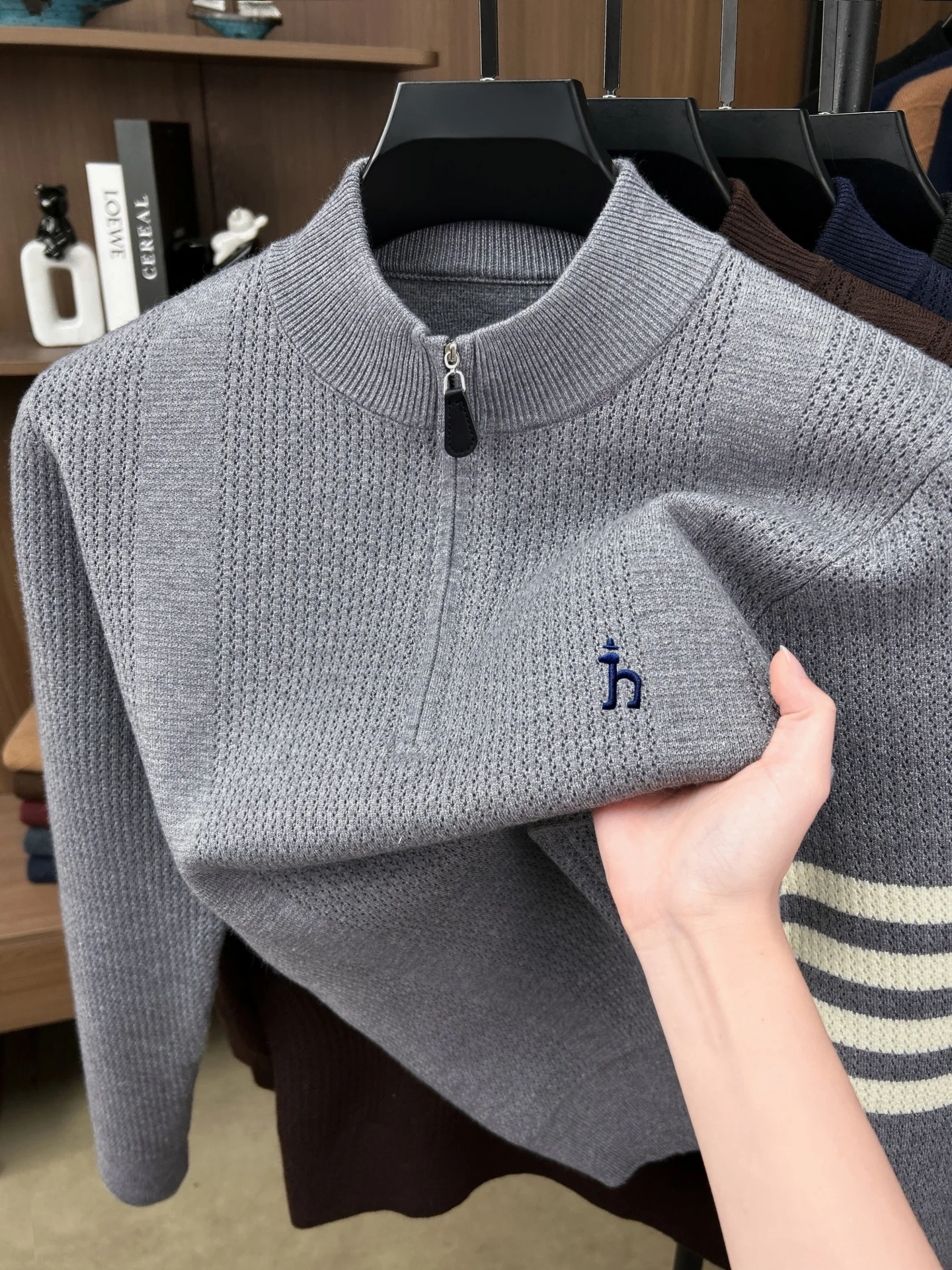 Hochwertiger Herrenpullover mit halbem Reißverschluss am Kragen, modisches Jacquard-Design, luxuriöse Marke, mit Hunde-Stickerei, lässiger Winterpullover, dick und warm gestrickt. – Detail 13