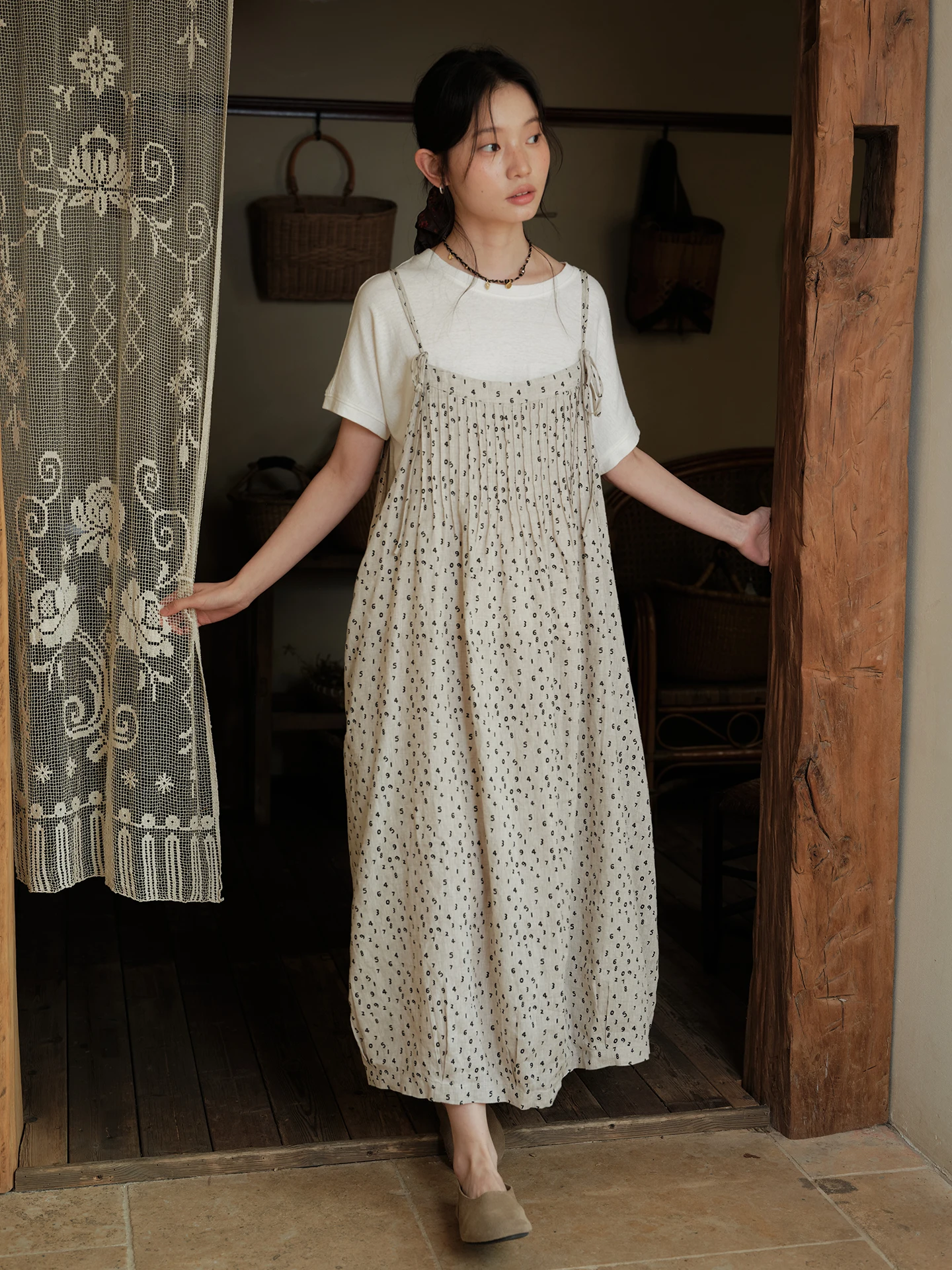 

Льняное платье в японском стиле с принтом и бретелями, женское, свободного кроя, с круглым вырезом, повседневное, весенне-летнее, от Shuo Yu Shan Ting