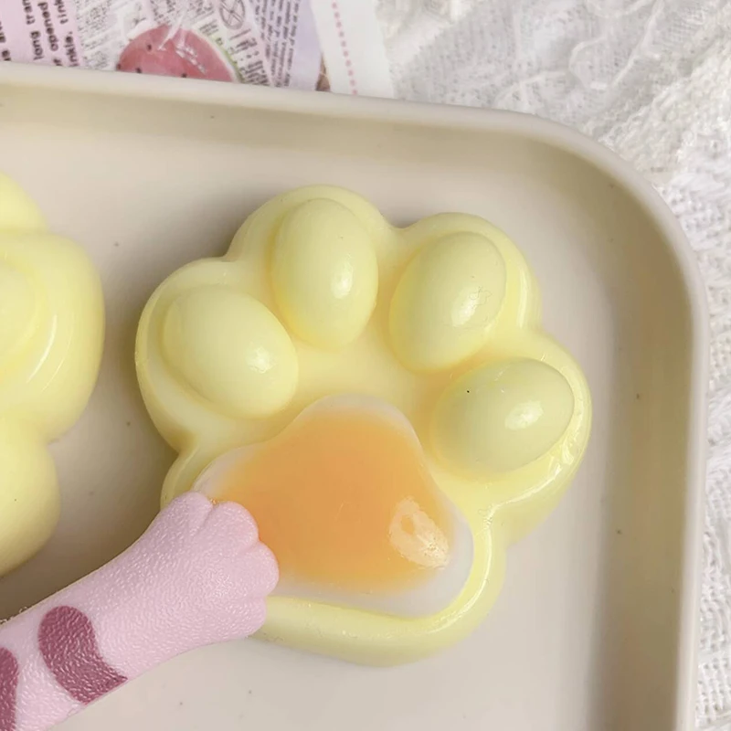 1PC Birthday Gift Cute Poached Egg Cat Paw Pinch Squeeze Toy Decompression Venting Fidget Prop Children's Happy Sensory Toys