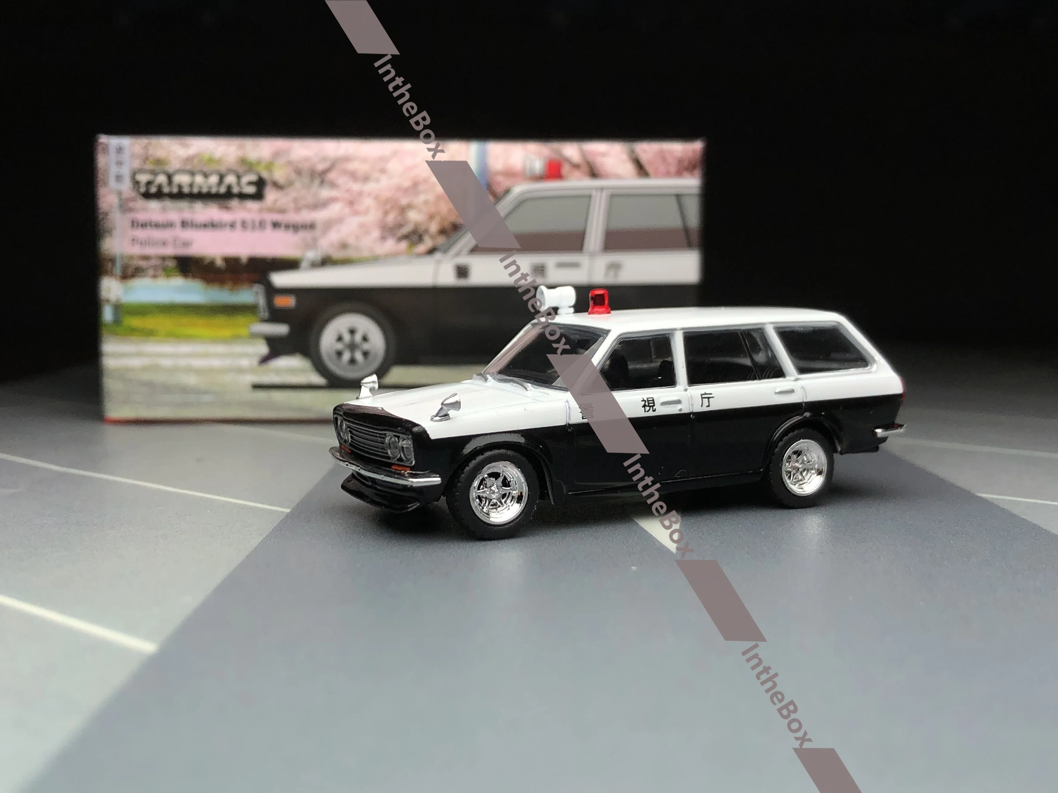 Tarmac Works 1:64 Datsun Bluebird 510 Wagon coche de policía modelo de coche fundido a presión