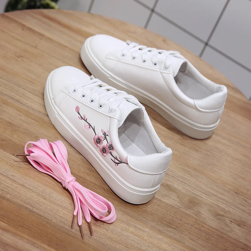 2024 Fashion White Breathable Women Running Shoes Spring Autumn Embroidered Lace-up Casual Sneakers Zapatos De Mujer 35-40