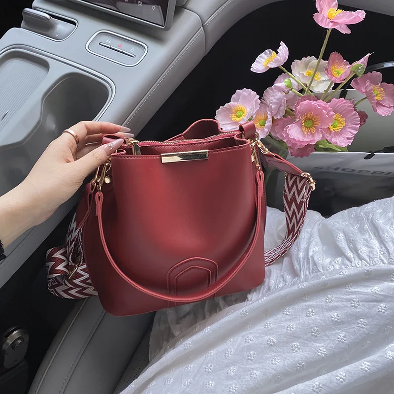 

2025 Color Block Commuter Bag, Spacious Shoulder Purse for Women, Wide Strap Crossbody Tote, Textured Day to Night Bag