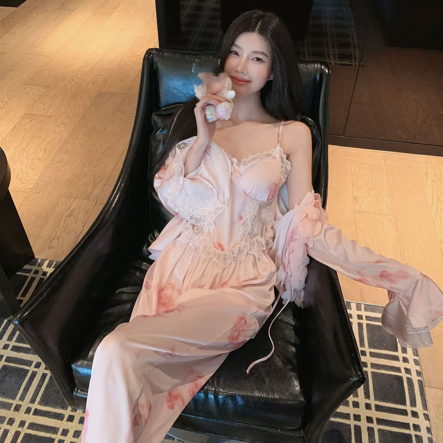 

Элегантный пижамный комплект из 4 предметов: атласная рубашка с цветочным принтом, шорты-слинг, брюки, женская повседневная сексуальная шелковистая пижама из вискозы, свободная домашняя одежда