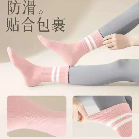 Kaus Kaki Olahraga Wanita Musim Panas Warna Solid Anti Selip Kaus Kaki Yoga Pertengahan Betis untuk Latihan