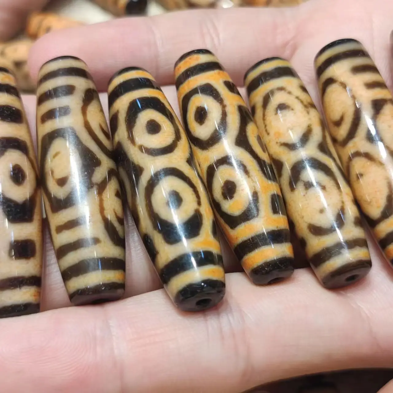 

1pcs/lot natural dragon six-eye pattern old onyx dzi Yellow teeth Weathering lines Accessories jewelry rare amulet beads taki