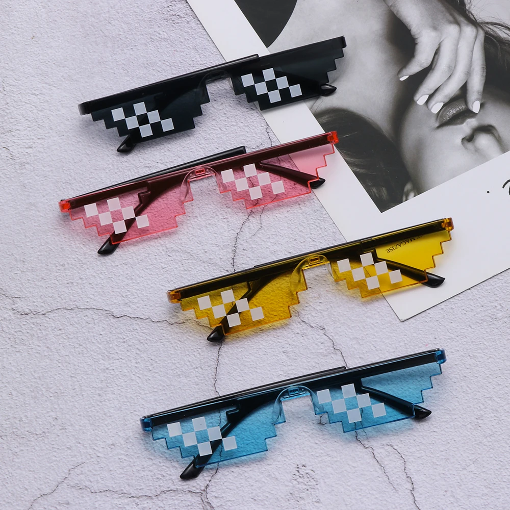 1PC Funny Mosaic Sunglasses Trick Toy Glasses Pixel Black Retro Mosaic Sunglasses Cool Jokes Funny Toys Birthday Party Cosplay