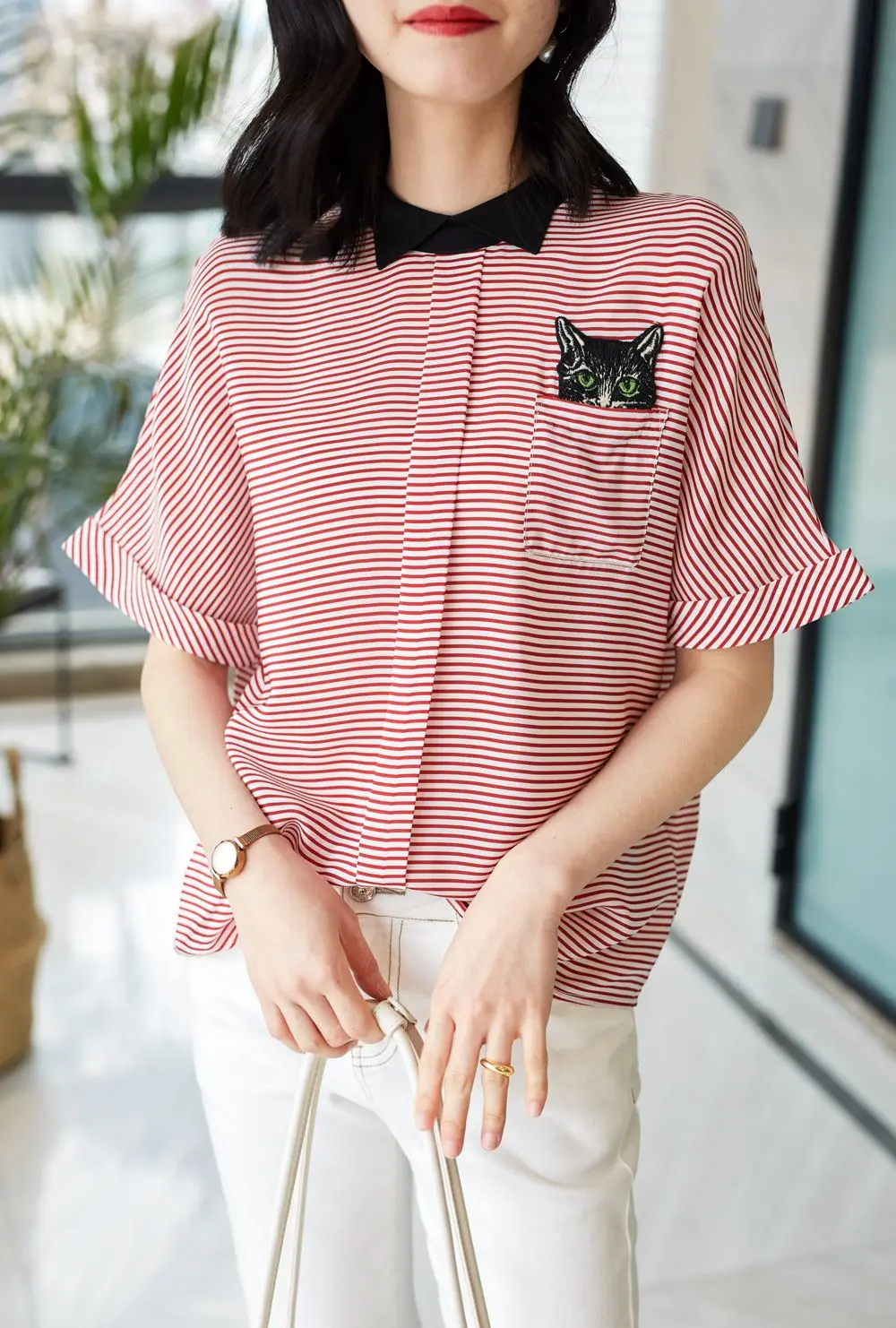 قميص شيفون للنساء جديد متعدد الاستخدامات نحيف ولطيف على شكل قطة بألوان متباينة وياقة صغيرة قميص مخطط بأكمام قصيرة