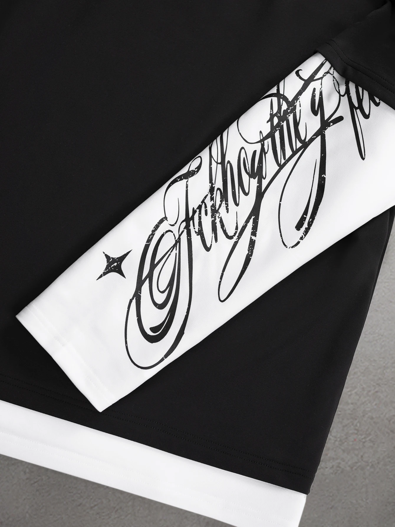 Herren- und Damen-T-Shirt mit Langen Ärmeln, Zweiteiliger Optik, Stern-Logo, Kursivdruck, Mehrlagiger Rundhalsausschnitt, Y2K Hip-Hop Streetwear, Oversized-Top – Detail 5