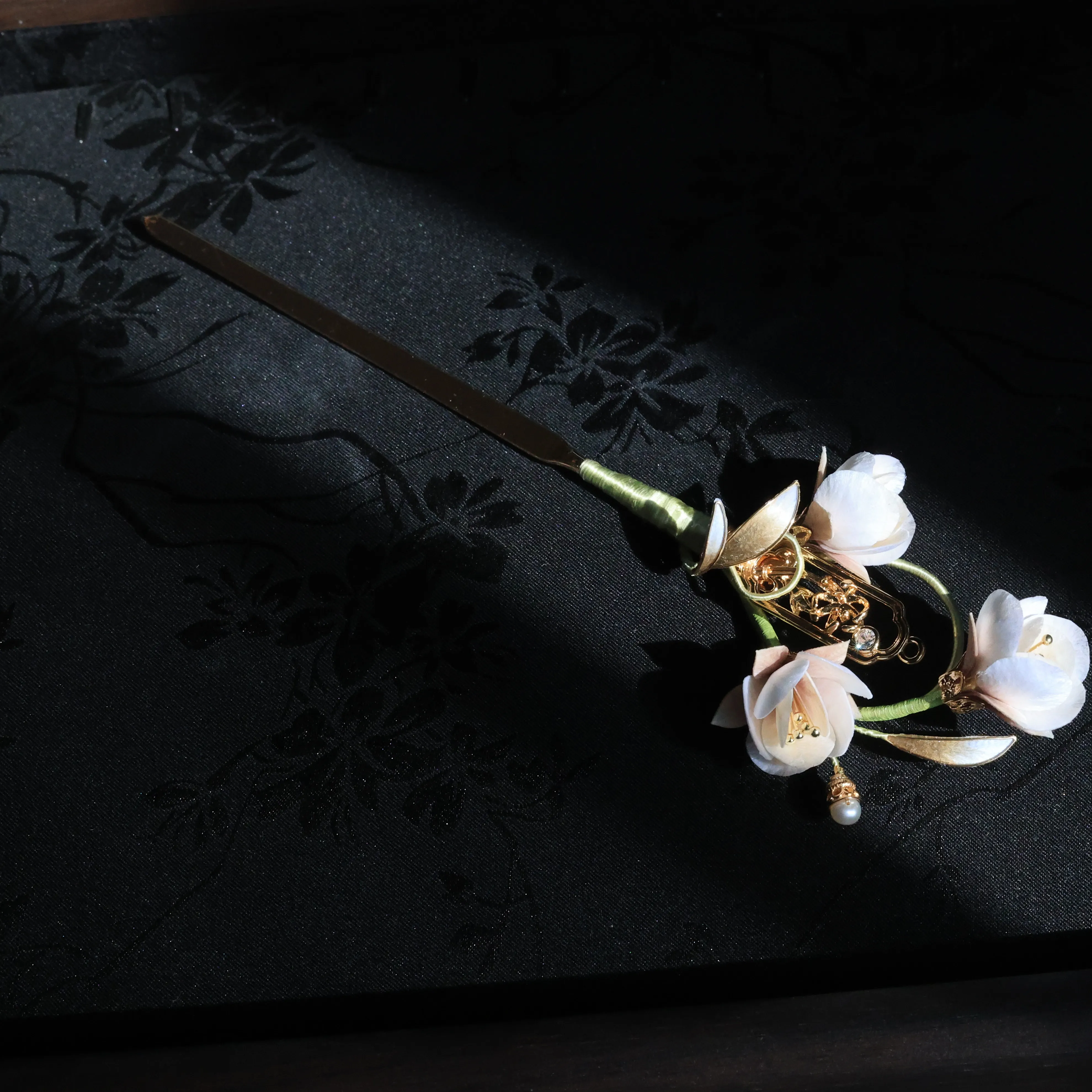 Original Intangible Cultural Heritage Velvet Flower Hair Stick New Chinese Style Gift, Classical Cheongsam Tassel Hair Accessory view 2
