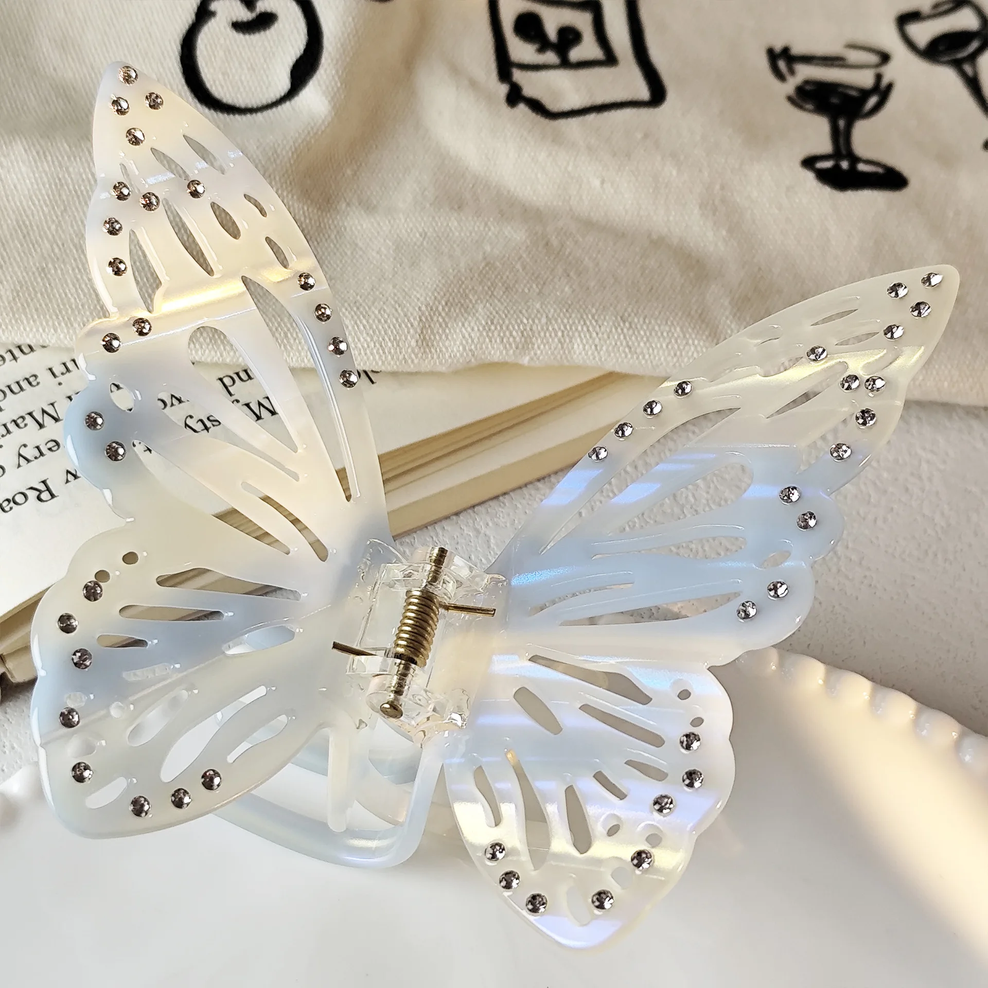 

DS NEW Sweet Rhinestone Butterfly Acetate Hair Claw 10.3CM Large Claw Clips Trendy Hair Clips Hair Accessories for Women Girls
