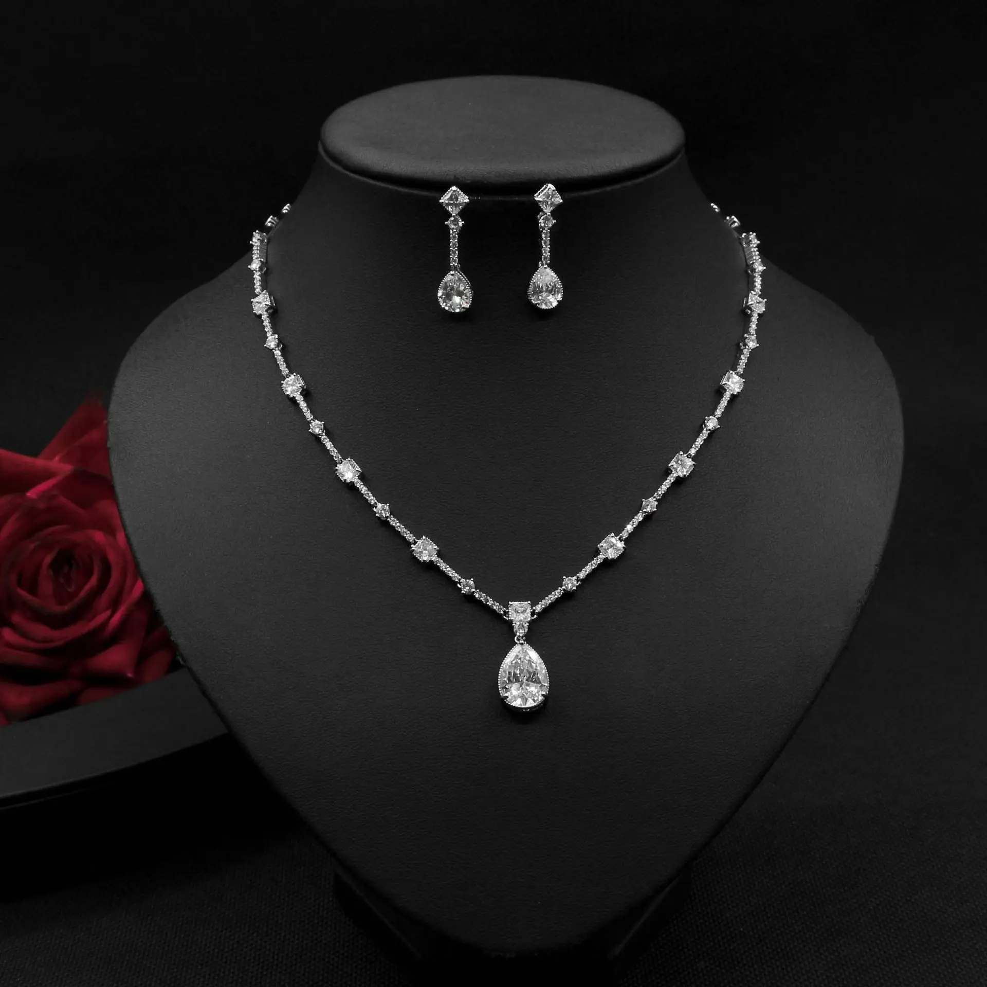 

Simulated Diamond Mosang Stone Pigeon Blood Ruby Necklace Set with Water Drop Necklace