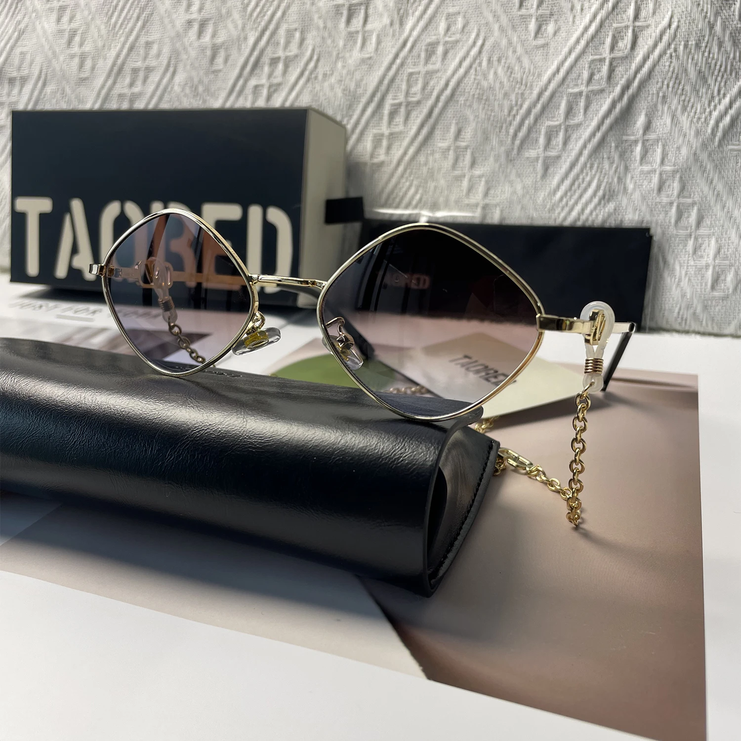 2026 New Trendy Fashion Women's Sunglasses with Chain Luxury Designer Eyewear Cat Eye Outdoor Small Metal Frame UV400 Sunglasses