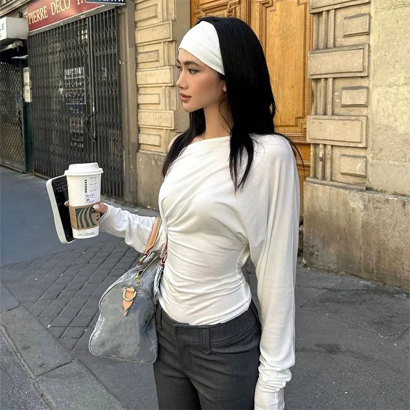 Camiseta feminina com gola diagonal e manga comprida vazada, cor sólida, sexy