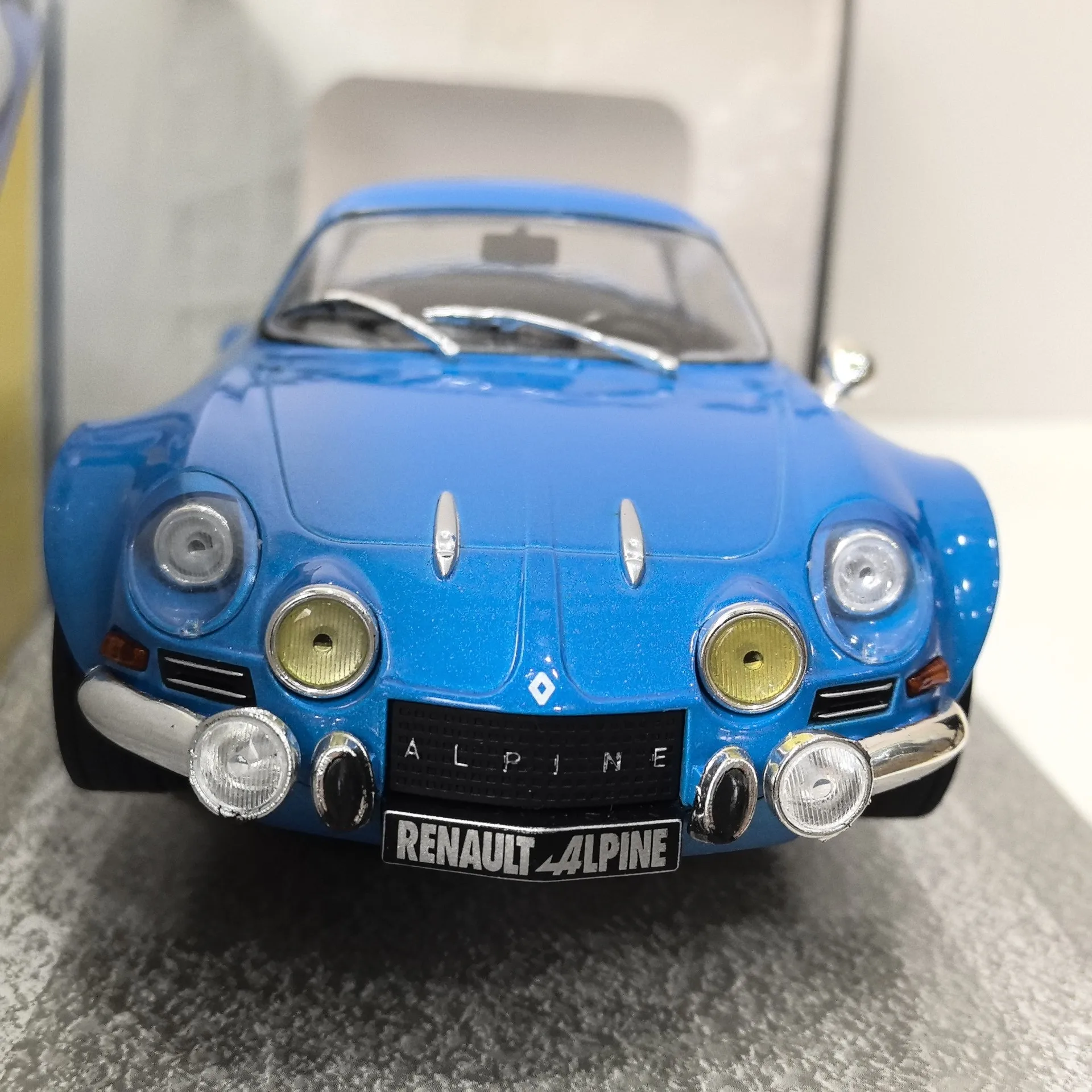 Modèle de voiture en alliage moulé sous pression, échelle 1/18, RENAULT ALPINE A110 Renault Albino, jouet de collection, cadeau, affichage Souvenir, ornement
