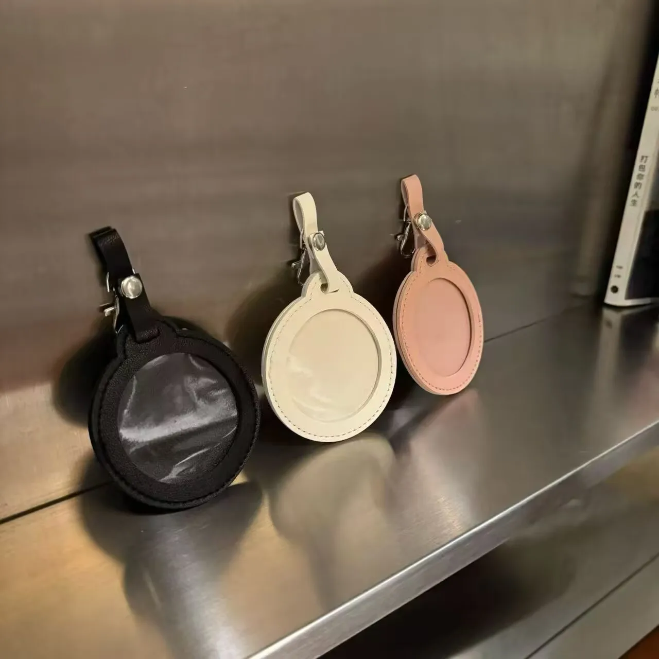 حافظة واقية معلقة على شكل حقيبة صغيرة من باجي، حقيبة صغيرة شفافة لتخزين شارة عرض الملحقات الطرفية الأنيمي