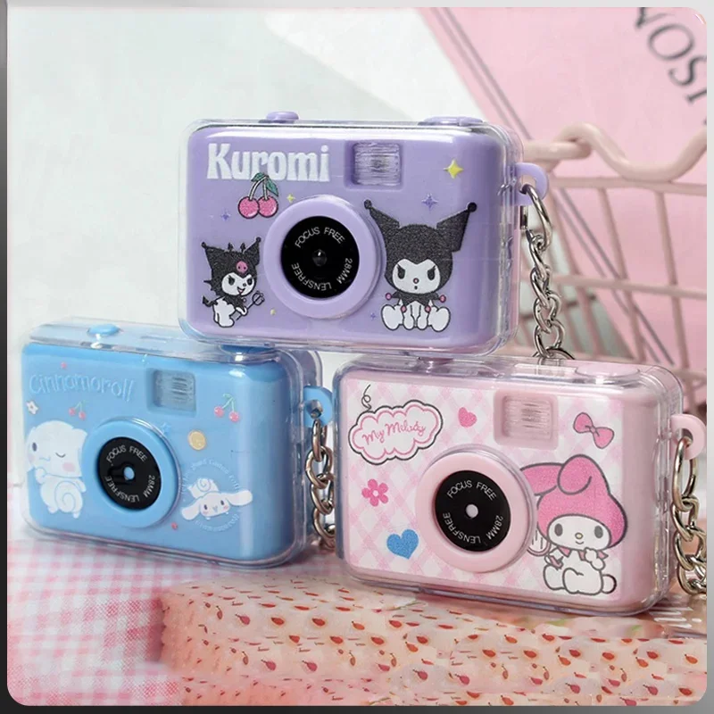 Kawaii Tech Accessories - サンリオ光るカメラペンダント、ジェイドドッグ光る小型カメラキーホルダー、クロミメロディカメラアクセサリー