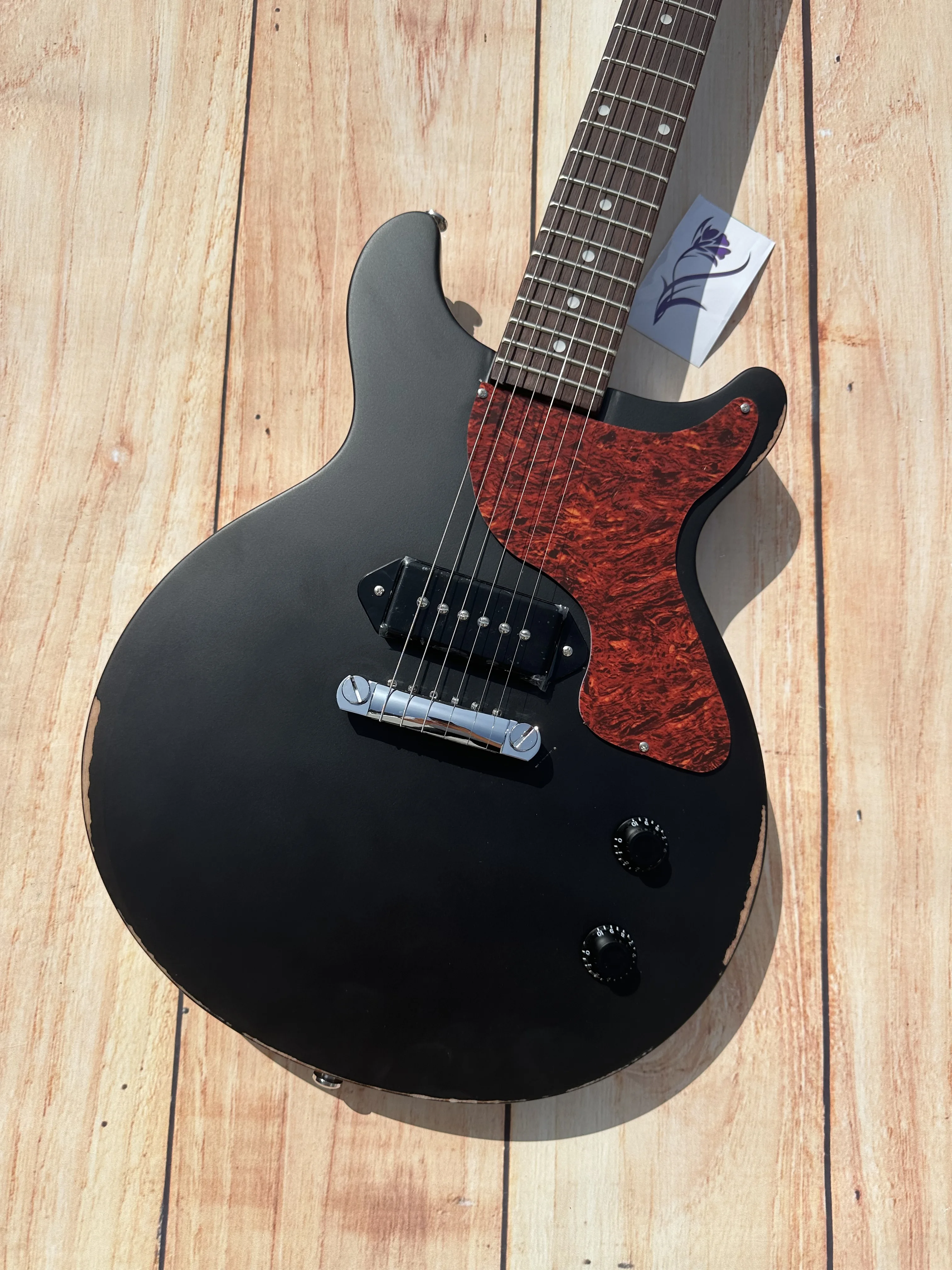 Standard electric guitar, TV black matte, distressed body, milk white retro tuner, lightning package