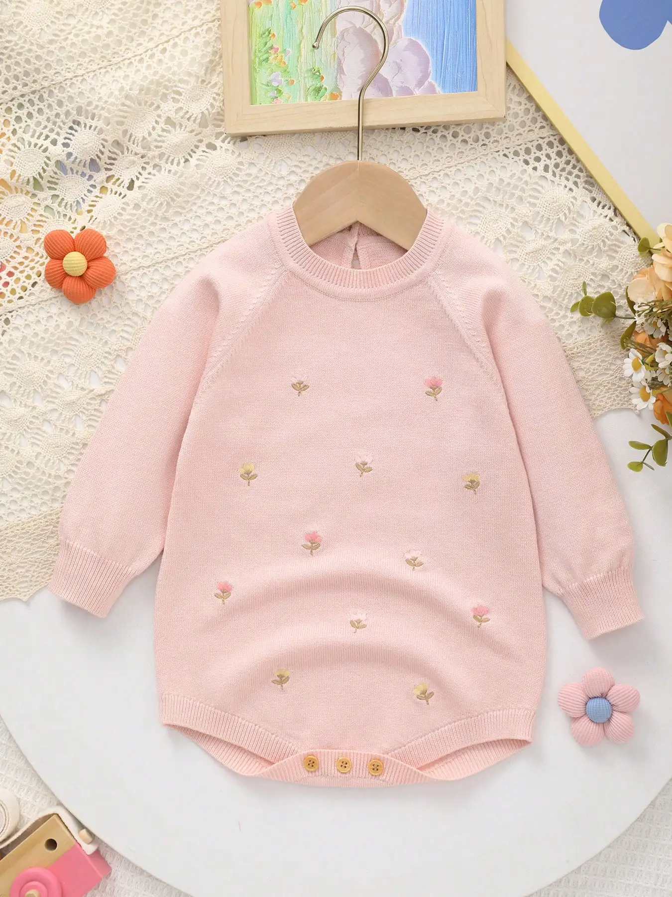 Baby Girl's Knitted Round-Neck Tulip Hand-Embroidered Sweet Winter Outfit for Going Out
