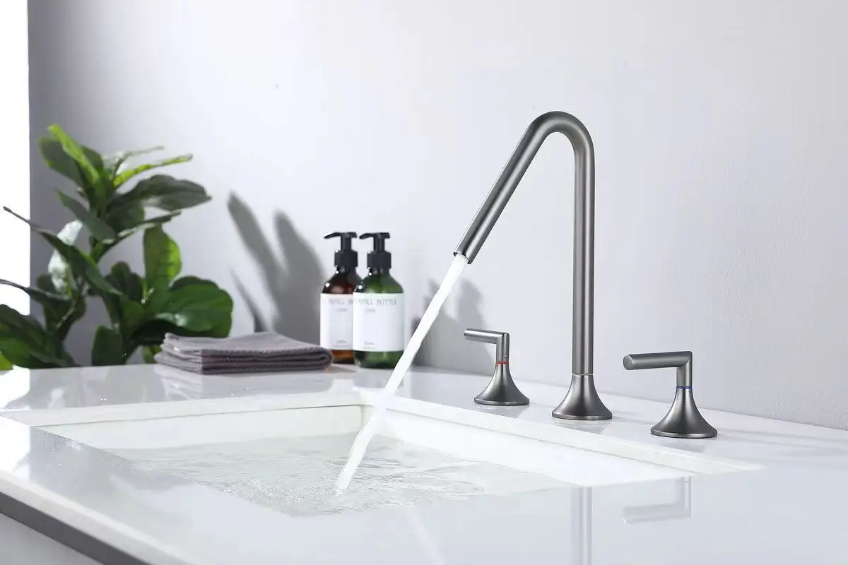 

High Quality Brass Bathroom sink faucet 3 Holes 2 Handle wash basin Tap Luxury hand basin faucet Hot cold water faucet,Gun Grey