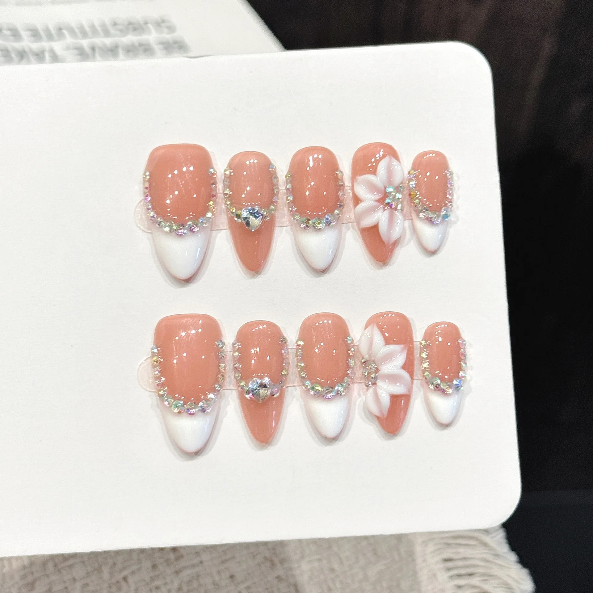 10pcs Handmade 3D Embossed White Flower Fake Nails Peach Pink Almond Simple French Style Press On Nails Gentle Girls False Nail