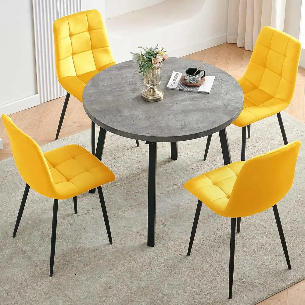 

Серый деревянный кухонный стол с 4 желтыми бархатными стульями для столовой