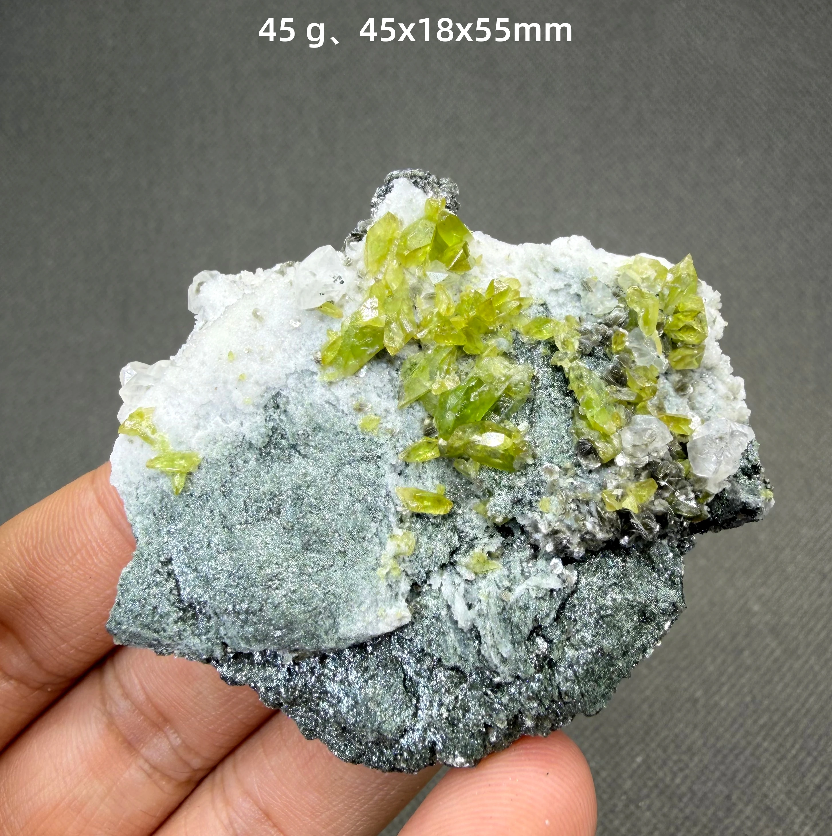 Cristal de sphène naturel du Pakistan, cluster de titanite vert vif, spécimen minéral rare
