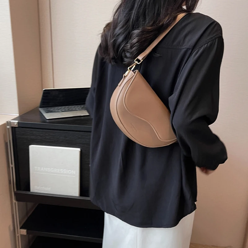 Nuova borsa a tracolla da donna in pelle PU tinta unita con elegante borsa quadrata piccola con tracolla larga rossa