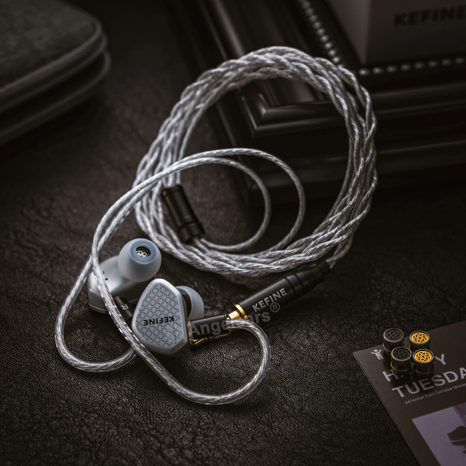 

Kefine Klean SV 10mm DLC-Diaphragm Dynamic Driver Hi-Fi In-ear Earphone with Nozzles and Comfortable 2-pin Silver-plated Cable