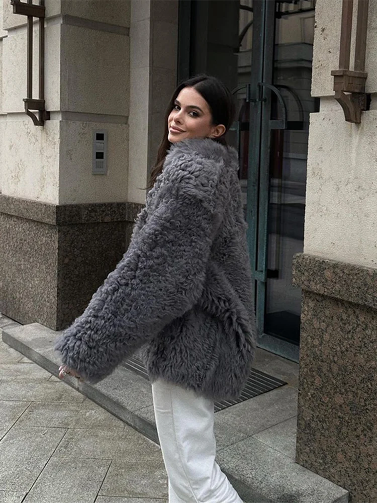 Abrigo de piel sintética con cuello en V para mujer, cárdigan cálido de felpa de manga larga a la moda, ropa de calle elegante y gruesa, color gris,