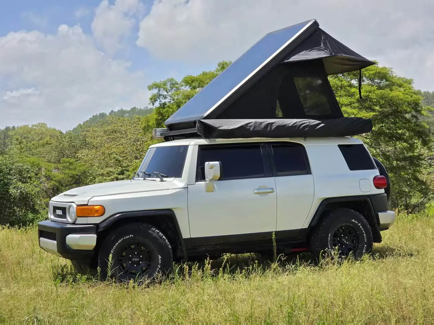 Carbon Fiber Hard Shell 4x4 Camping Rtt Pop up RoofTop Tent UV Protection 3-4 Person  Triangle Car Roof Tent