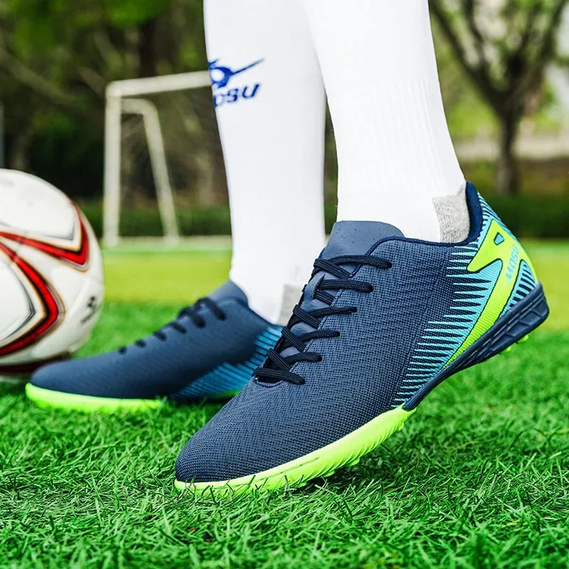 

2025 Spring Autumn New Low-Top Couple Football Shoes Youth Student Grass Men Women Long Spike Training Sports Shoes Rubber Sole