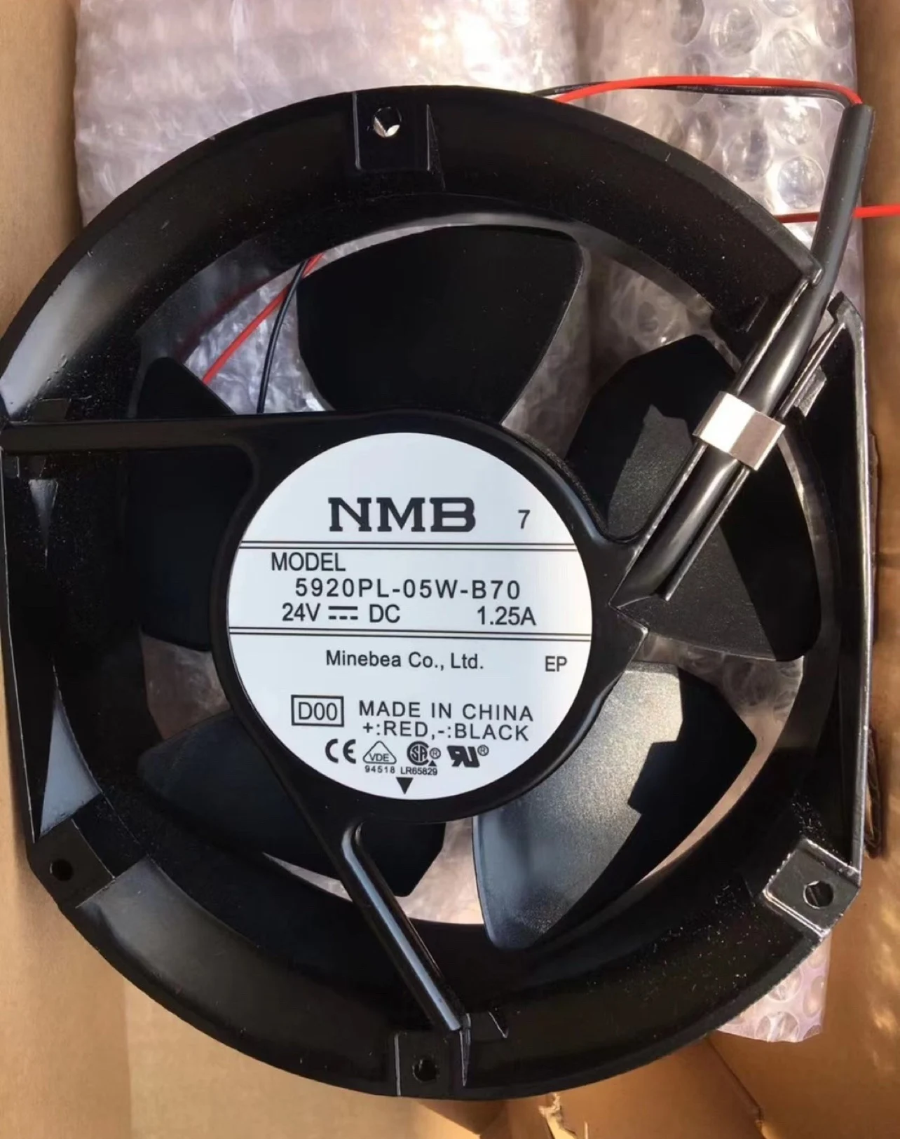 

NMB 5920PL-05W-B70 DC 24V 1.25A 172x170x51mm 2-Wire Cooling Fan