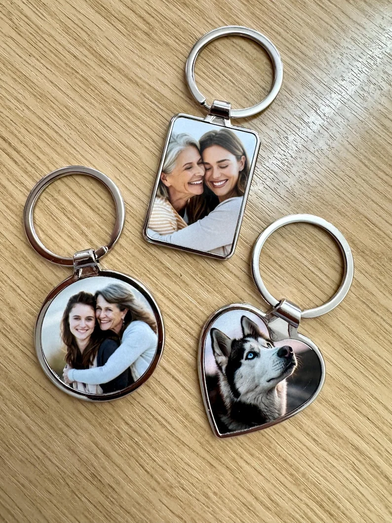 Custom Photo Keychain: A Personalised Keepsake Gift, Suitable for Birthdays, Anniversaries and Everyday Memories